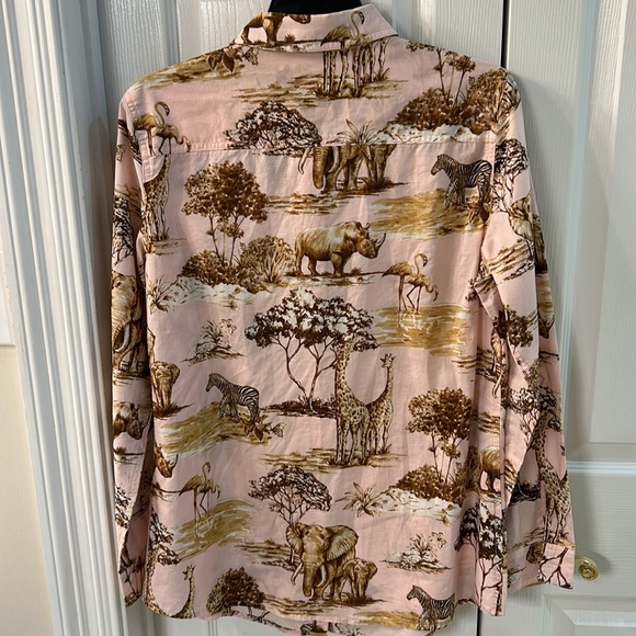 J McLaughlin Pink Brown Cotton Safari SZ M Elephant Zebra Giraffe Button Shirt - Picture 2 of 7